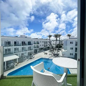 corralejo-surfing-colors-apartamentos.in-canary-islands.com/